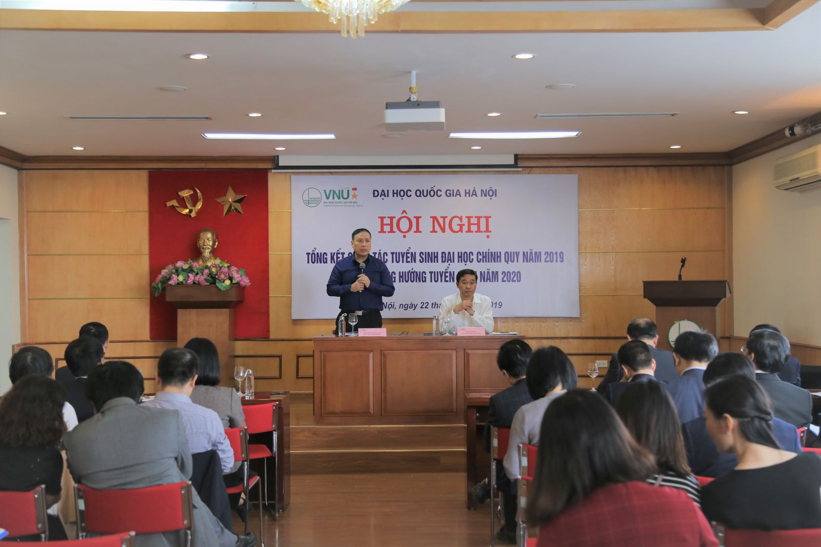 Trưởng Ban Đào tạo ĐHQGHN Nguyễn Đình Đức chia sẻ công tác tuyển sinh chung tại hội nghị